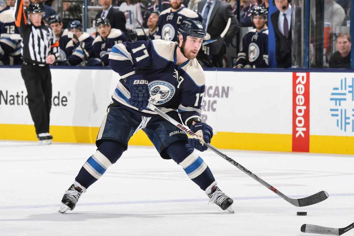 Brandon-Dubinsky-centers-Jamie-Sabau.jpg